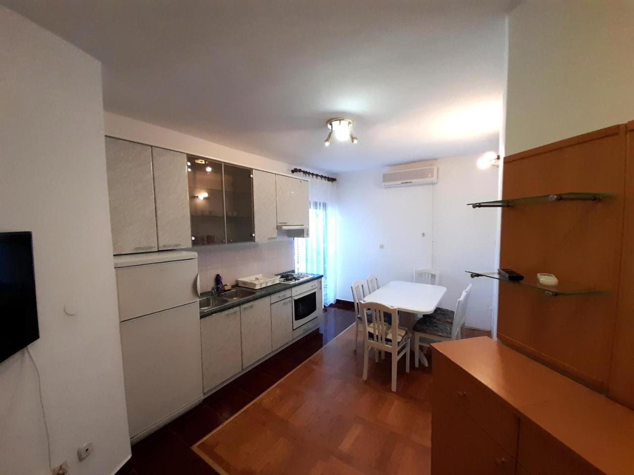 Apartments Nikolas Vodice Bagian luar foto