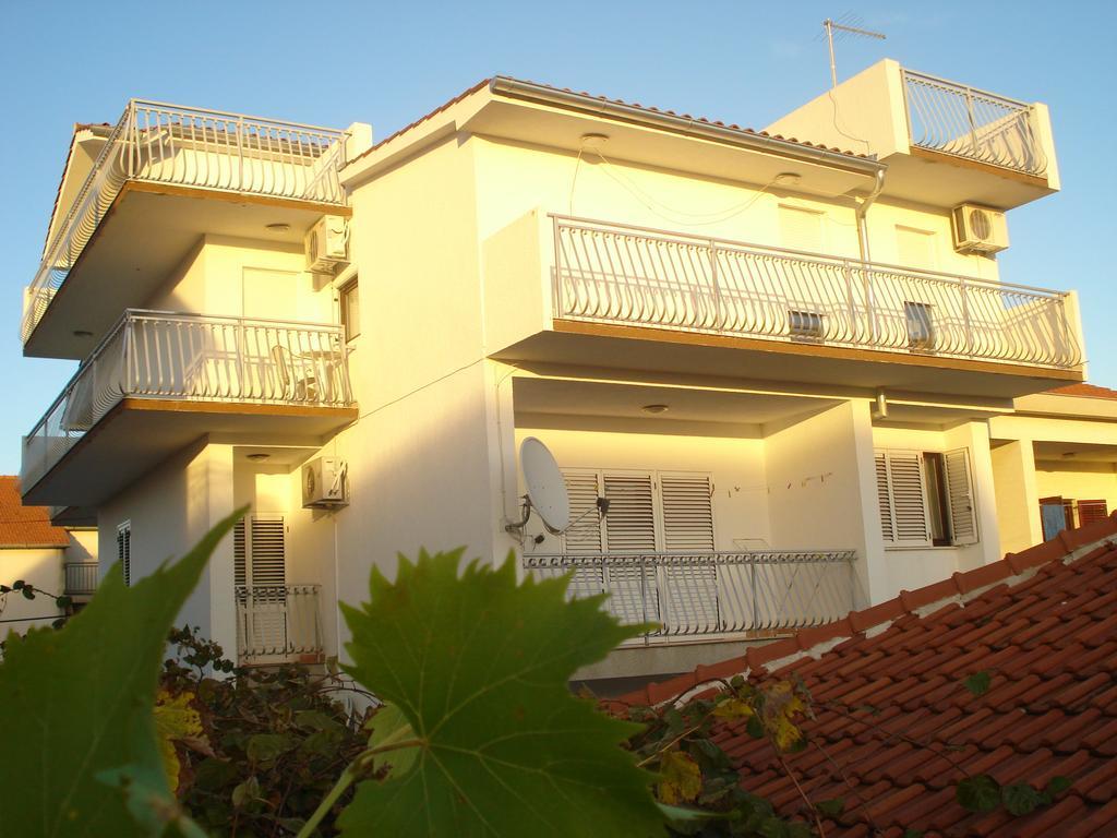 Apartments Nikolas Vodice Bagian luar foto